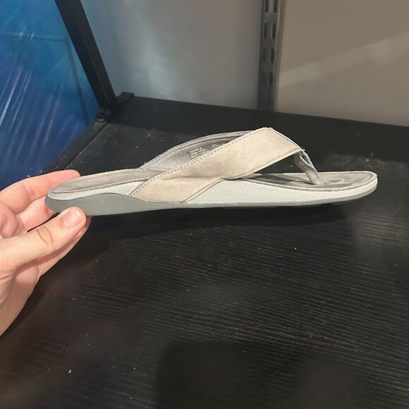 Olukai TUAHINE Mens Size 11 Gray Flip Flop Sandals - Picture 5 of 9